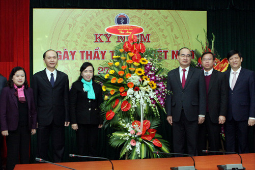 Lãnh đạo Đảng, Nhà nước, chúc mừng Bộ Y tế nhân ngày Thầy thuốc Việt Nam