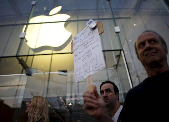 Tin tức kinh tế 26/2: Apple đâm đơn phản đối Bộ Tư Pháp Mỹ và FBI