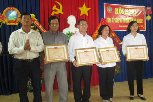 TAND TP Long Xuyên tổng kết công tác Hội thẩm nhân dân, đón nhận HCLĐ hạng Nhì