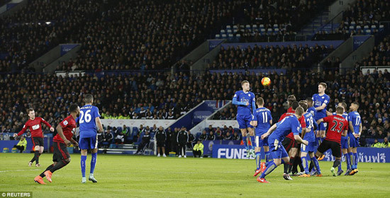 Premier League 2/3: Chelsea thắng sát nút; Leicester bị cầm hòa