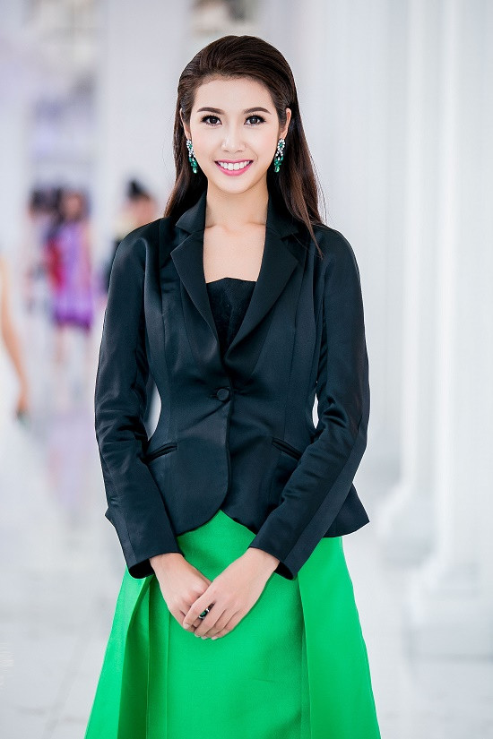 Thúy Vân lọt top 10 gương mặt trẻ tiêu biểu của Diễn đàn nữ lãnh đạo 2016