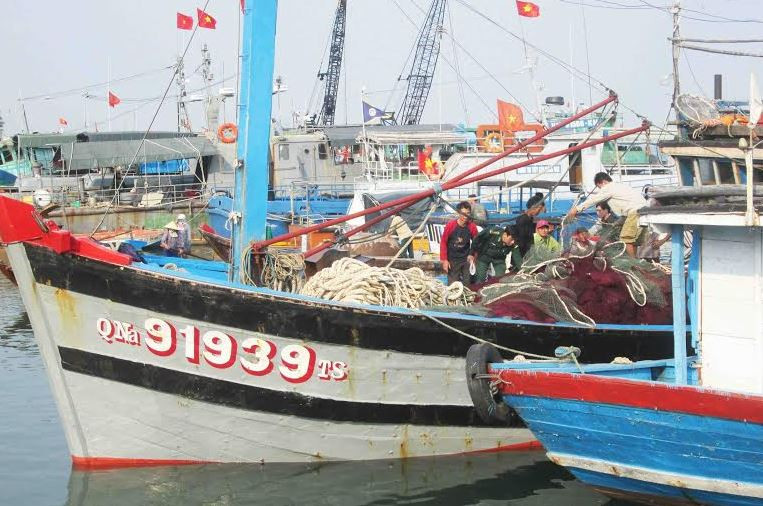 Chủ tàu cá bị tàu hải cảnh Trung Quốc tấn công gửi đơn cầu cứu
