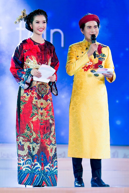 Thúy Vân mặc áo dài đính kết 1000 viên pha lê, tiền cổ dẫn Lễ hội Áo dài 2016