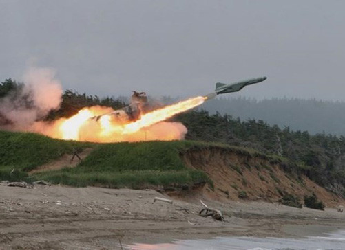 Triều Tiên bắn 2 tên lửa tầm ngắn ra biển Nhật Bản