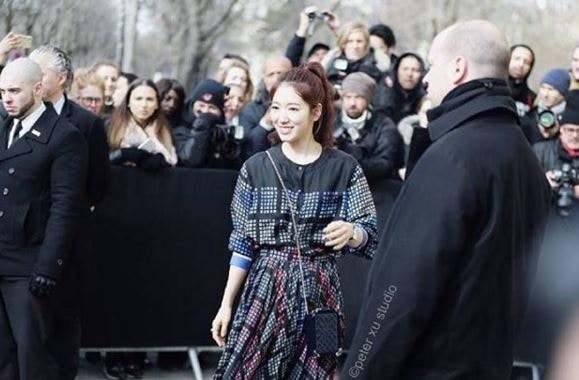 Show Chanel 2016 thu hút các ngôi sao đình đám tại Paris Fashion Week