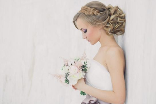 Những kiểu tóc đơn giản mà đẹp cho cô dâu ngày cưới