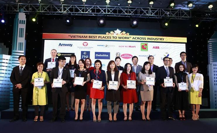 Techcombank tiếp tục vào Top 3 nơi làm việc tốt nhất Việt Nam trong ngành Tài chính Ngân hàng