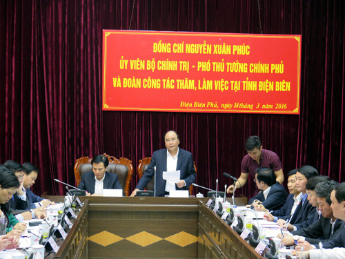 Phó Thủ tướng Nguyễn Xuân Phúc kiểm tra công tác chuẩn bị bầu cử tại Điện Biên 