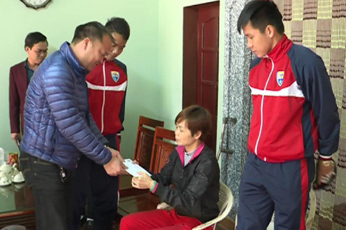 V-league tạm nghỉ, CLB bóng đá FLC Thanh Hóa hoạt động từ thiện