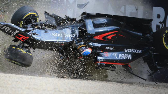 Alonso gặp tai nạn kinh hoàng tại F1 Australian GP