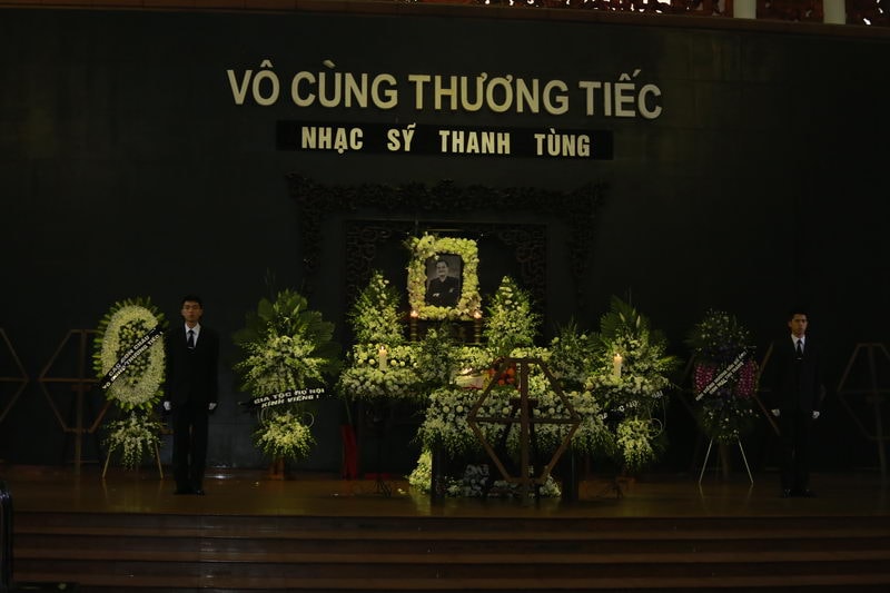 Đông đảo nghệ sỹ, bạn bè đến đưa tiễn nhạc sỹ Thanh Tùng về nơi an nghỉ cuối cùng