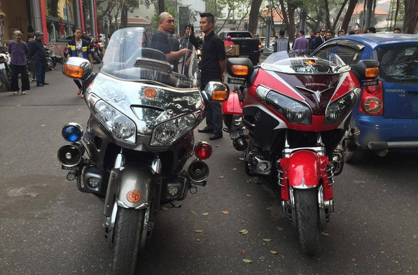 MC Anh Tuấn dẫn đầu đoàn moto khủng tiễn đưa Trần Lập 