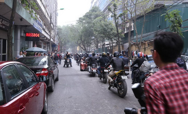 MC Anh Tuấn dẫn đầu đoàn moto khủng tiễn đưa Trần Lập 