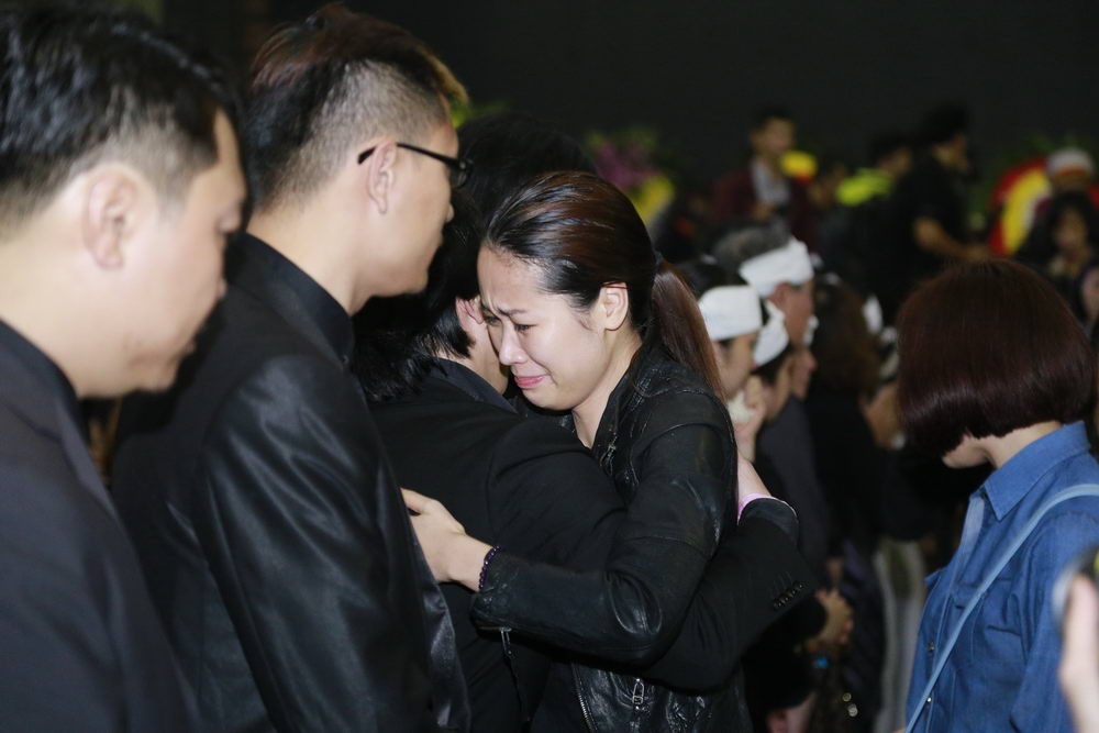 Hàng trăm người đến đưa tiễn nhạc sỹ Trần Lập về nơi an nghỉ cuối cùng