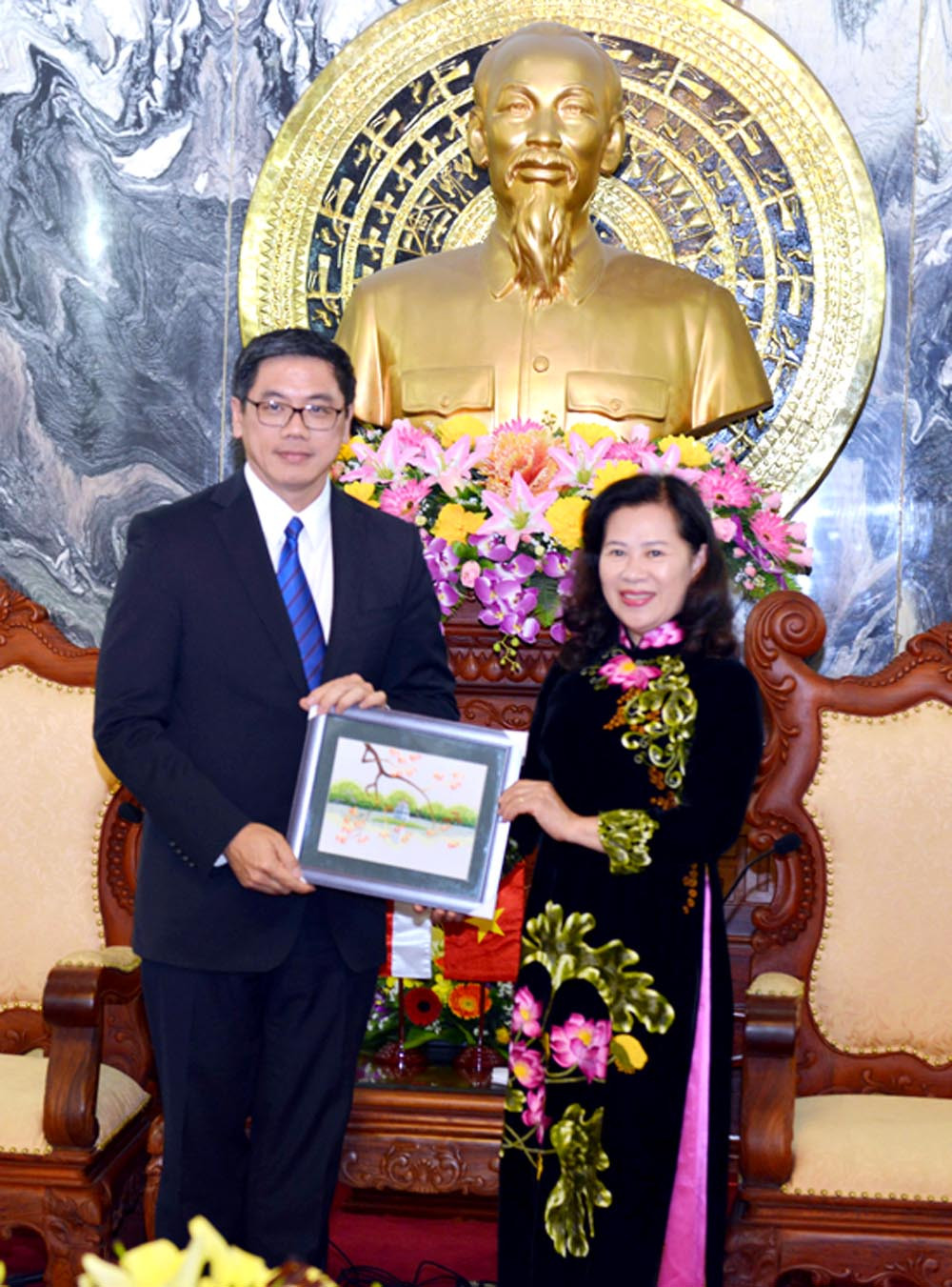 Phó Chánh án TANDTC Nguyễn Thúy Hiền tiếp Đại sứ Singapore tại Việt Nam