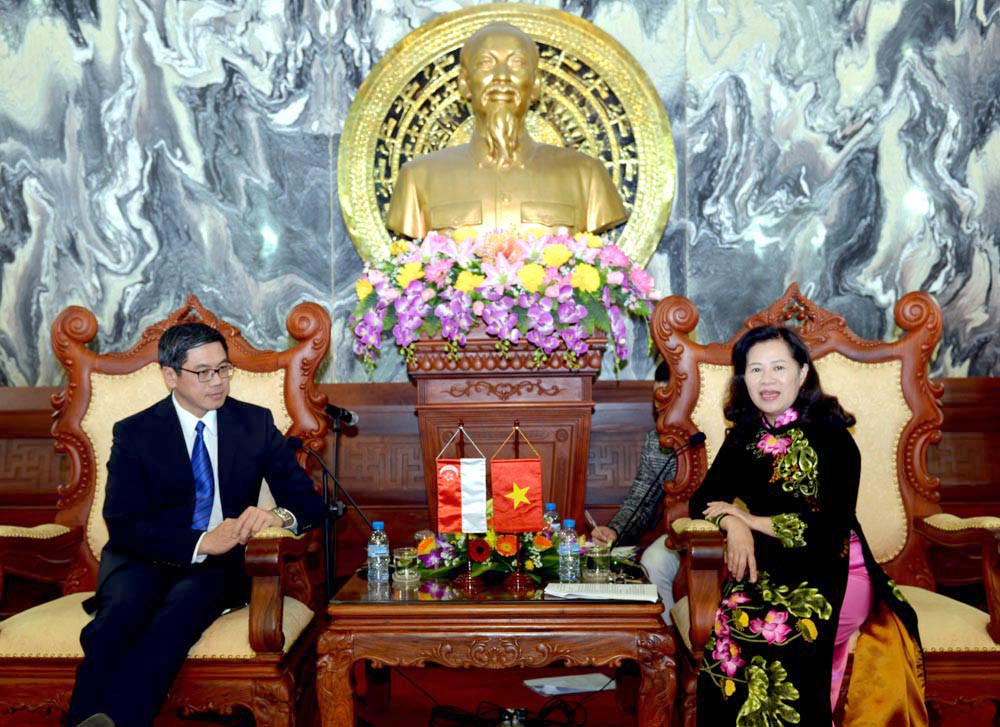 Phó Chánh án TANDTC Nguyễn Thúy Hiền tiếp Đại sứ Singapore tại Việt Nam