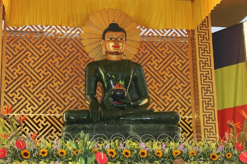 Quảng Bình: Trưng bày tượng Phật bằng ngọc thạch lớn nhất 