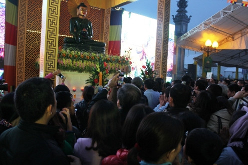 Quảng Bình: Trưng bày tượng Phật bằng ngọc thạch lớn nhất 