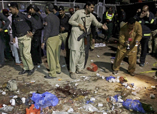Pakistan: Đánh bom liều chết, hơn 300 người thương vong 