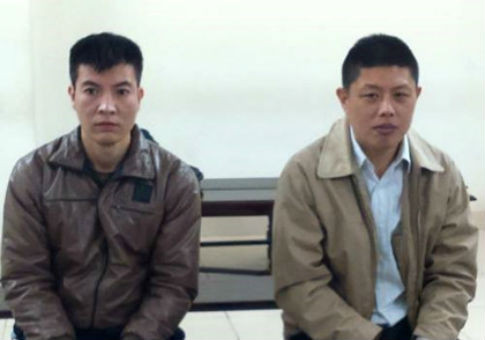 Dùng thẻ giả rút tiền thật, hai người Trung Quốc vào tù 