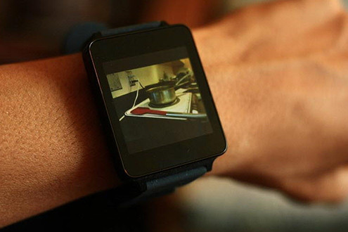 Điều khiển máy ảnh điện thoại bằng smartwatch Android Wear