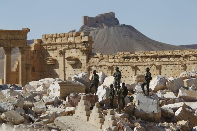 Quân đội Syria bất ngờ phát hiện hố chôn tập thể ở Palmyra