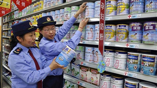 Trung Quốc bắt giữ 6 đối tượng làm giả sữa cho trẻ em