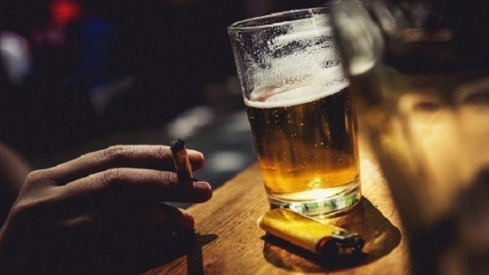 Giá thuốc lá, rượu bia giá rẻ - nguyên nhân số 1 gây “nạn dịch” hút thuốc lá rượu bia tại Việt Nam