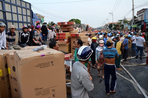 Hỏa hoạn thiêu rụi siêu thị điện máy, thiệt hại hơn 10 tỉ đồng