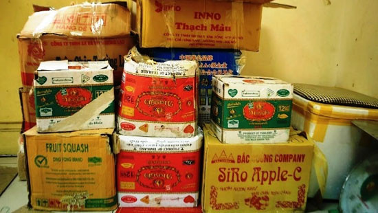 Nửa tấn  thực phẩm không rõ nguồn gốc bị phát hiện ở chợ Đồng Xuân