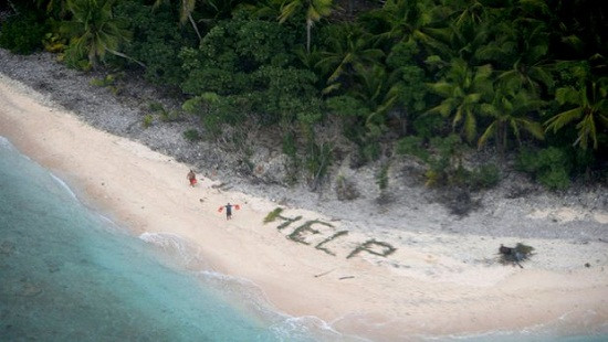 Thoát khỏi hoang đảo nhờ xếp chữ “Help” bằng lá cọ