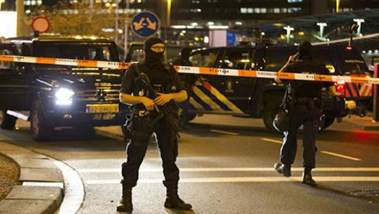 Tin tức thế giới 24 giờ: Bắt giữ kẻ cung cấp vũ khí trong loạt tấn công khủng bố Paris