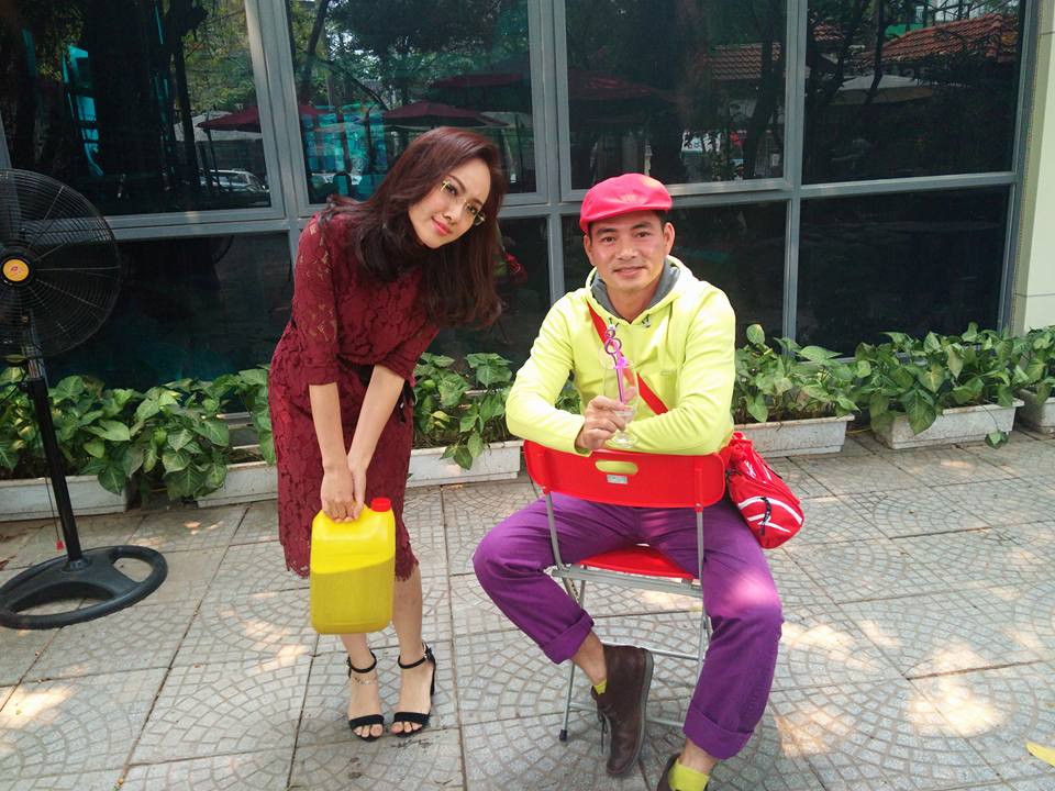 Ảnh hot sao Việt ngày 14/4: Trấn Thành và Hariwon tình cảm trong lễ ra mắt phim