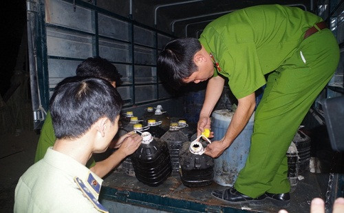 Hà Nam: Thu giữ gần 1000 lít dầu, mỡ động vật đã qua chế biến