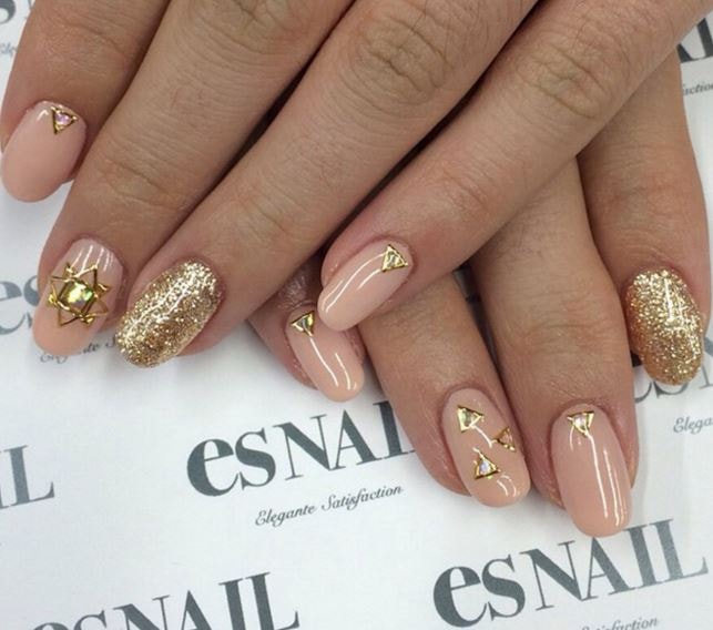 Những mẫu nail mới nhất cho cô dâu ngày cưới