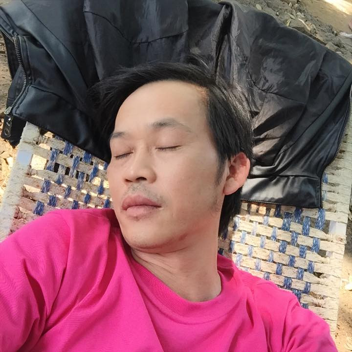 Ảnh hot sao Việt ngày 24/4: Minh Khang lộ ảnh bán nude khi ngủ cùng con gái