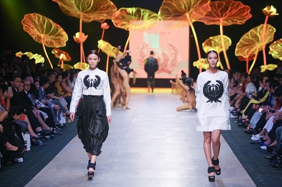 Vietnam International Fashion Week: NTK Công Trí chinh phục giới mộ điệu thời trang  