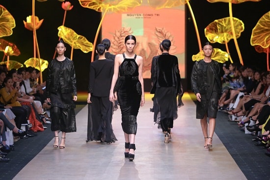 Vietnam International Fashion Week: NTK Công Trí chinh phục giới mộ điệu thời trang  