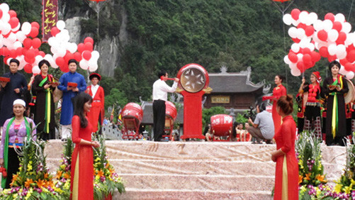 Lễ hội truyền thống Tràng An - Ninh Bình 2016 