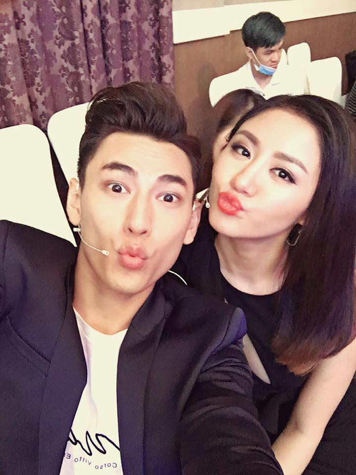 Ảnh hot sao Việt ngày 25/4: Văn Mai Hương và Issac tạo dáng nhí nhảnh trong hậu trường Vietnam Idol kids