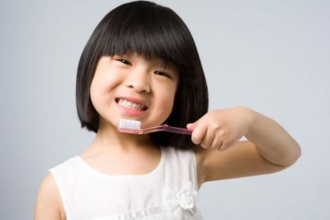 Bí quyết dạy con biết tự đánh răng khi còn nhỏ
