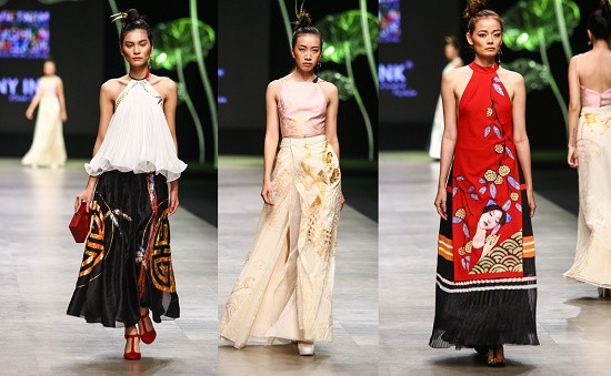 Hoàng Thuỳ diện váy dát vàng thật tại Vietnam International Fashion Week