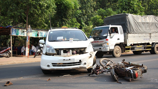 Đắk Lắk: Xe taxi gây tai nạn khiến hai người thương vong