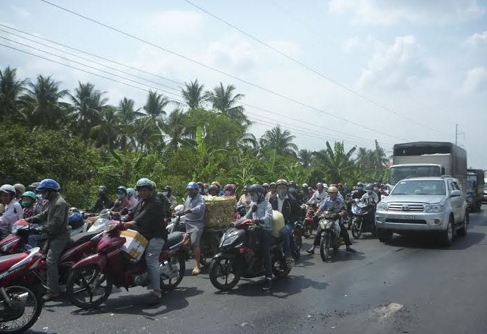 Va chạm xe, khiến gần 2km đoạn đường bị ùn tắc nghiêm trọng