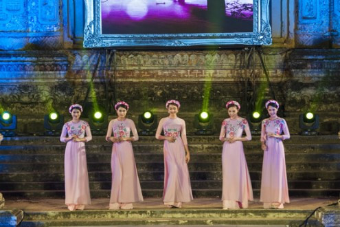 Ấn tượng Đêm hội áo dài Festival “Nơi huyền thoại bắt đầu”
