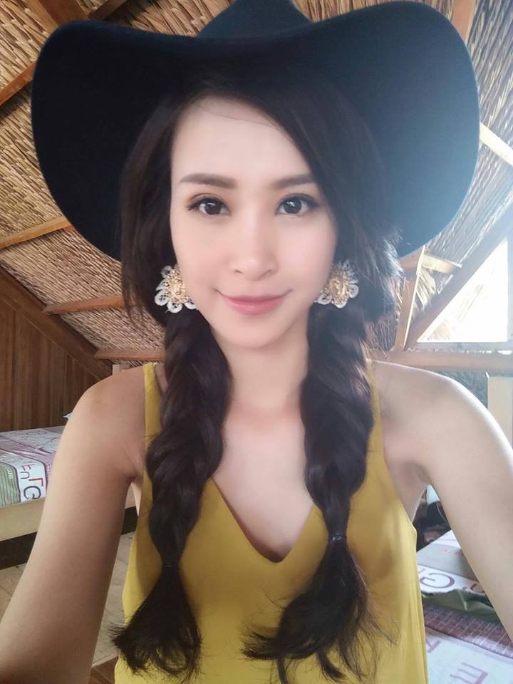 Ảnh hot sao Việt ngày 1/5: Đoan Trang may mắn khi không phải xách váy đi diễn vì tắc đường
