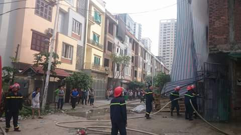 Hà Nội: Cháy lớn ở tòa nhà 4 tầng trong khu đô thị Văn Khê