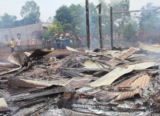 Đắk Lắk: Chập điện một ngôi nhà bị thiêu rụi