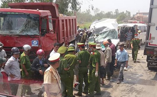 Tai nạn kinh hoàng, 3 người chết, nhiều người bị thương