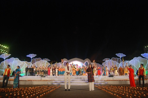 Thừa Thiên Huế: Bế mạc Festival Huế 2016 với chủ đề “Huế mãi trọn tình”